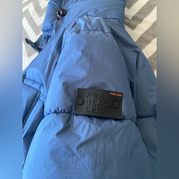 Worn less than 10 times, very warm and comfortable. - Picture 2 of 5